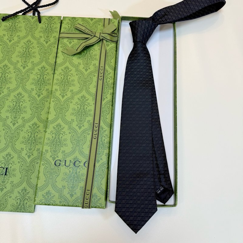 GUCCI 클래식 작은 G 로고 자카드 실크 넥타이 001-278437