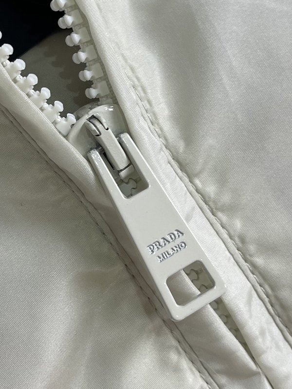 Prada 흑백 패치워크 윈드브레이커 001-278766
