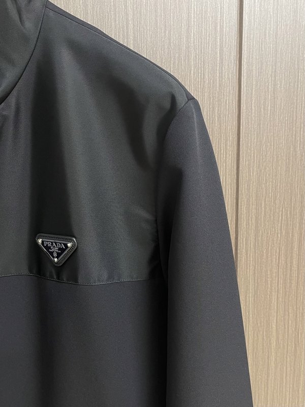 PRAD 에나멜 삼각 로고 패치 스탠드 칼라 자켓 001-278777