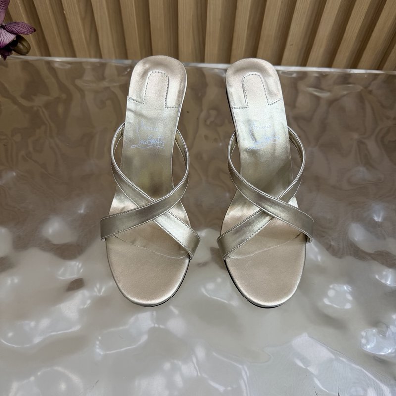 Christian Louboutin 빨간 밑창 하이힐 001-278824