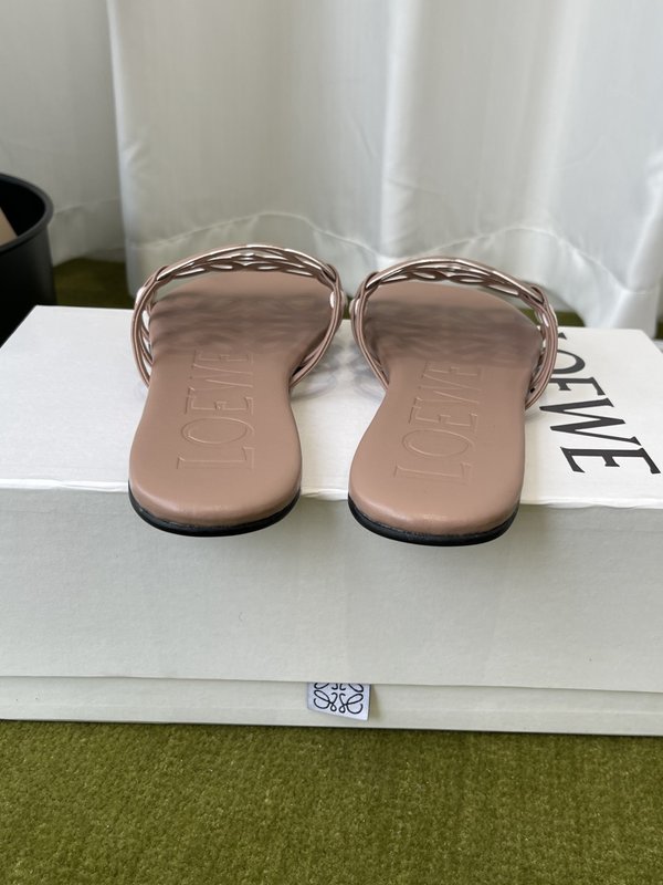 LOEWE 플랫 가죽 슬리퍼 001-278842