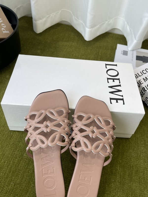 LOEWE 플랫 가죽 슬리퍼 001-278842