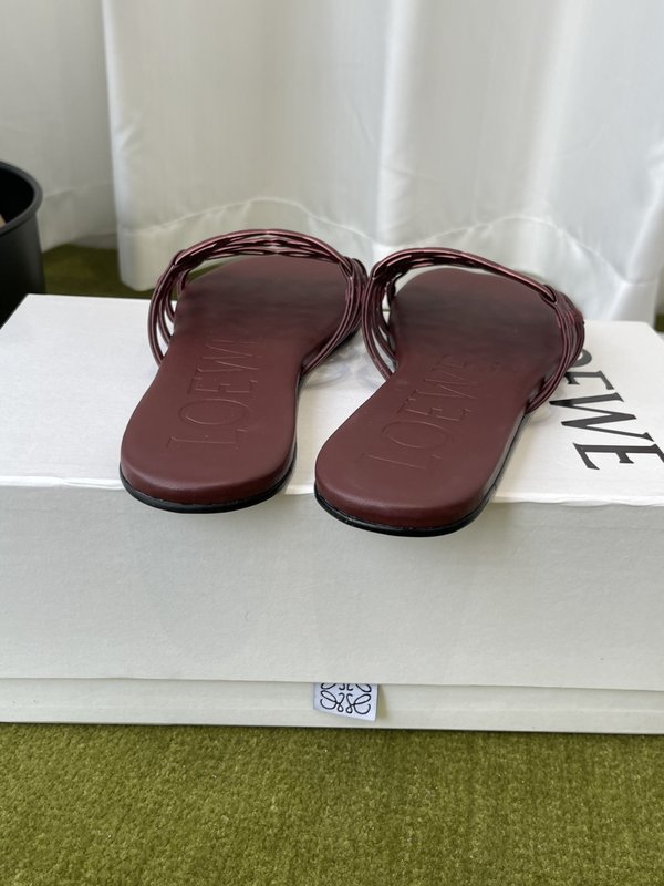 LOEWE 플랫 가죽 슬리퍼 001-278843
