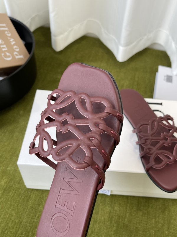 LOEWE 플랫 가죽 슬리퍼 001-278843
