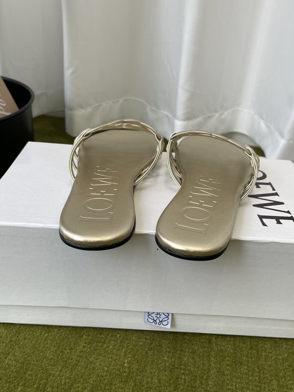 LOEWE 플랫 가죽 슬리퍼 001-278844