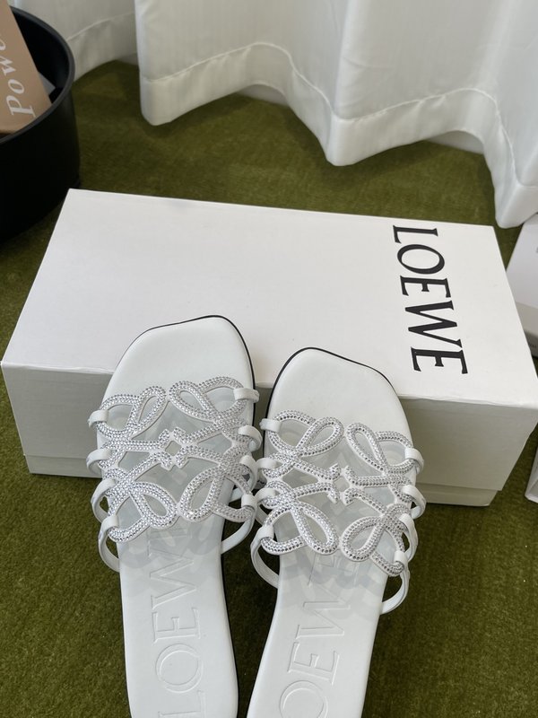 LOEWE 로에베 플랫 다이아몬드 슬리퍼 001-278856