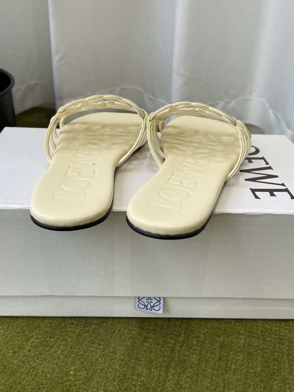 LOEWE 26SS 플랫 크리스탈 슬리퍼 001-278857