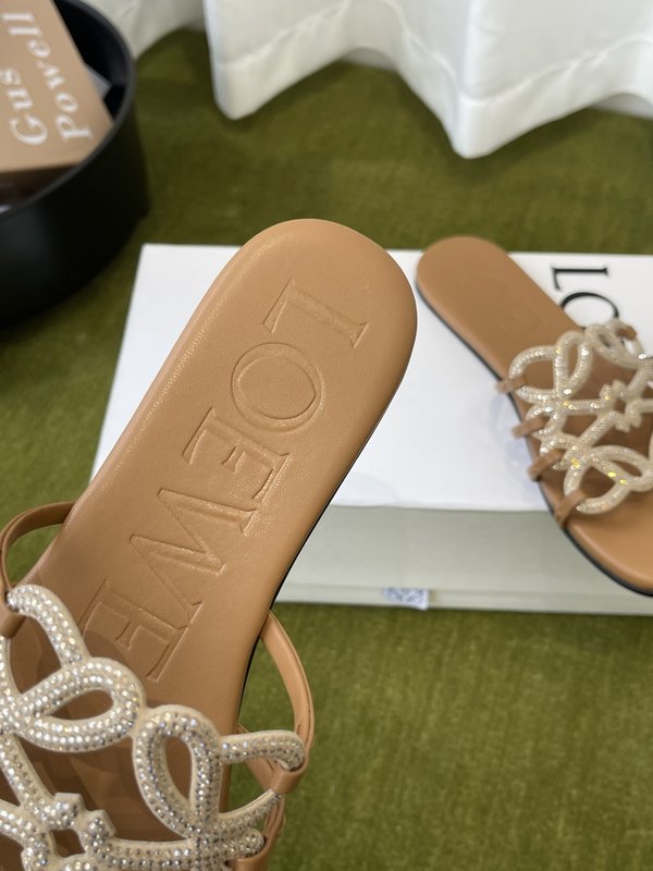 LOEWE 로에베 플랫 크리스탈 슬리퍼 001-278858