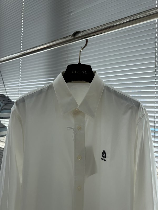 PRADA 가슴 자수 상세 포플린 셔츠 001-278901
