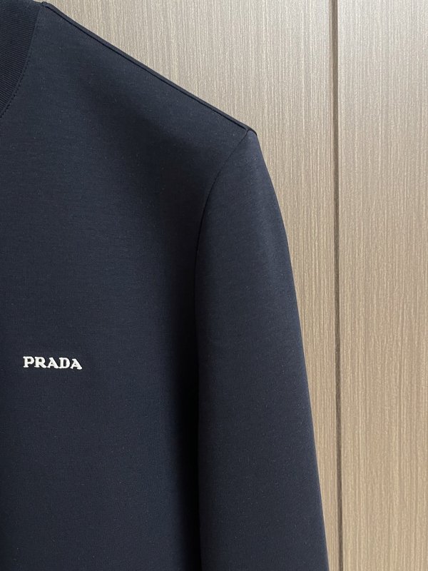 Prada 봄 신상 남성 라운드넥 긴팔 티셔츠 001-278920