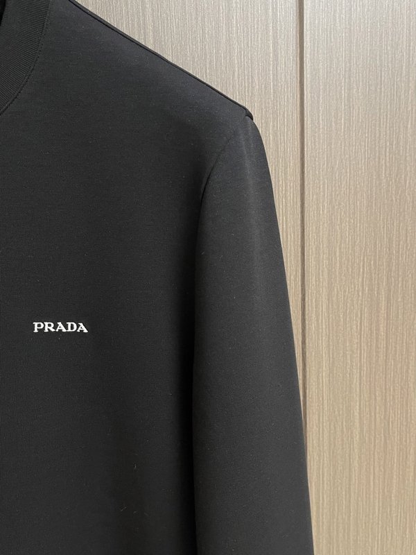 Prada 남성 라운드넥 긴팔 티셔츠 001-278922