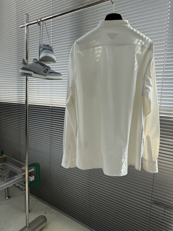 Prada 2026 신상 롱슬리브 셔츠 루즈핏 스탠드칼 001-278943