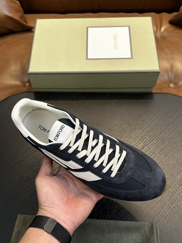 TOMFORD Cambridge 소가죽 로우탑 스니커즈 001-279230