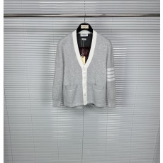 톰브라운 닥스훈트 배지 V넥 가디건 001-279517