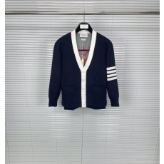 톰브라운 등 뒤 닥스훈트 엠블럼 웨빙 V넥 가디건 001-279518