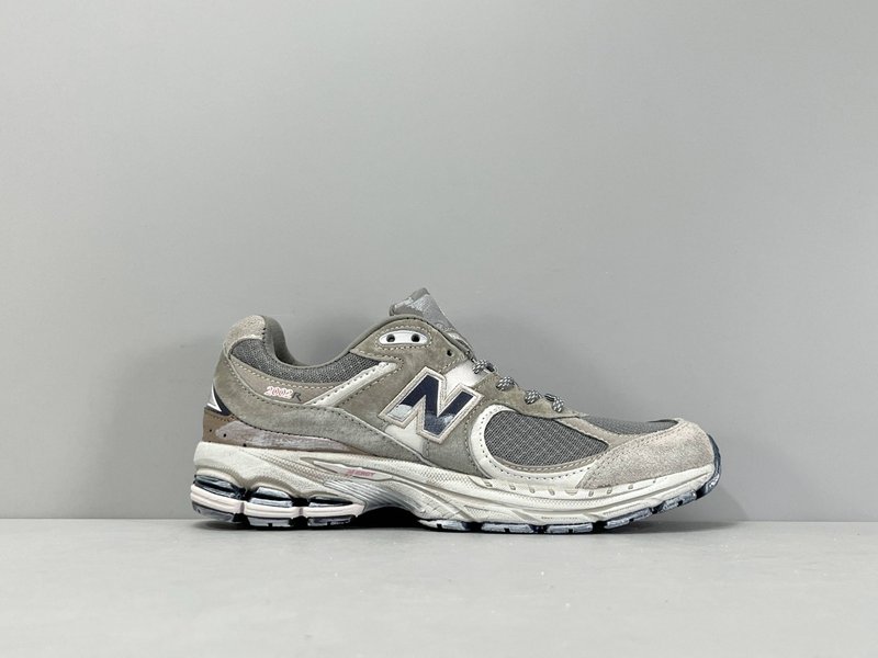 뉴발란스 NB2002R 레트로 캐주얼 러닝화 001-279719