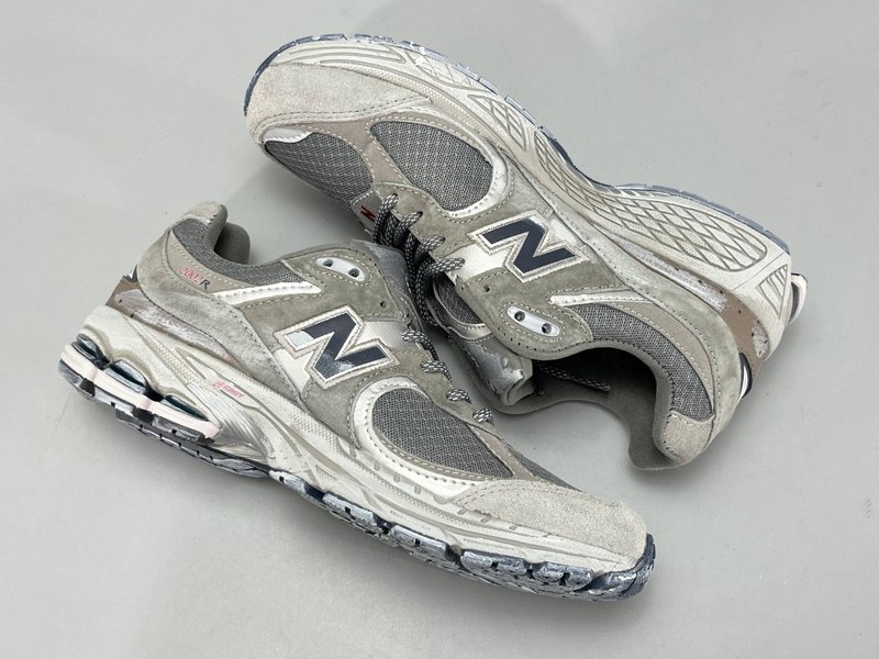 뉴발란스 NB2002R 레트로 캐주얼 러닝화 001-279719