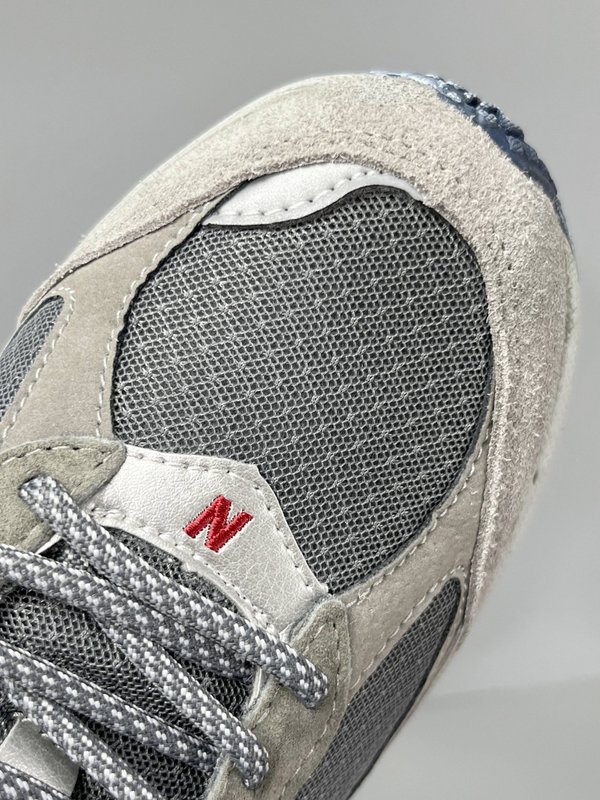 뉴발란스 NB2002R 레트로 캐주얼 러닝화 001-279719