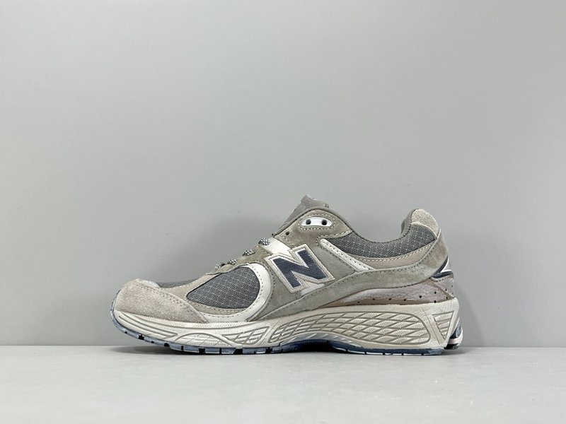 뉴발란스 NB2002R 레트로 캐주얼 러닝화 001-279719