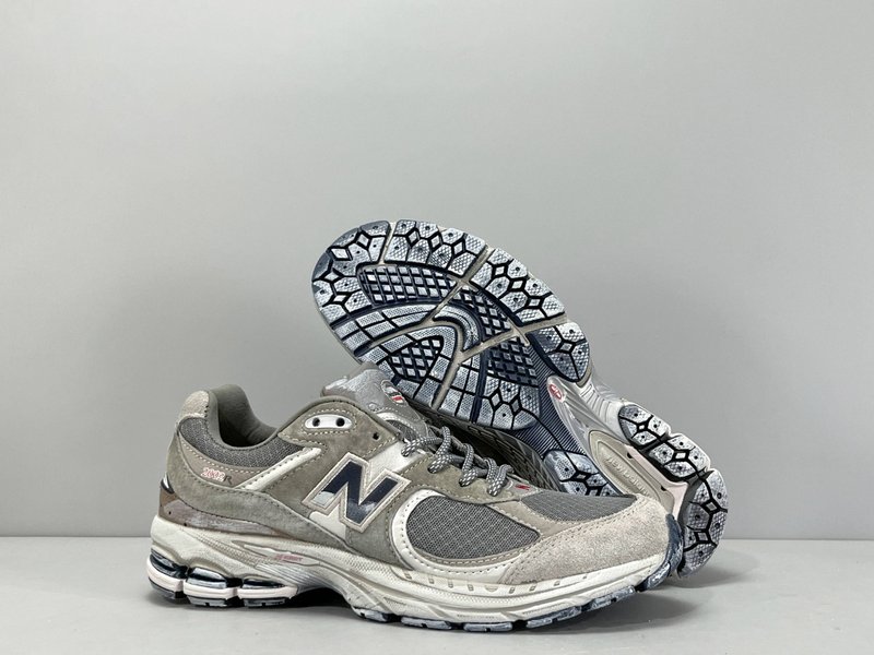 뉴발란스 NB2002R 레트로 캐주얼 러닝화 001-279719