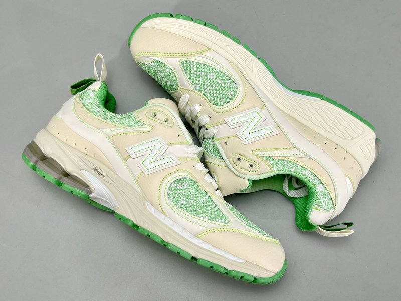 New Balance 2002R 레트로 캐주얼 운동화 001-279723