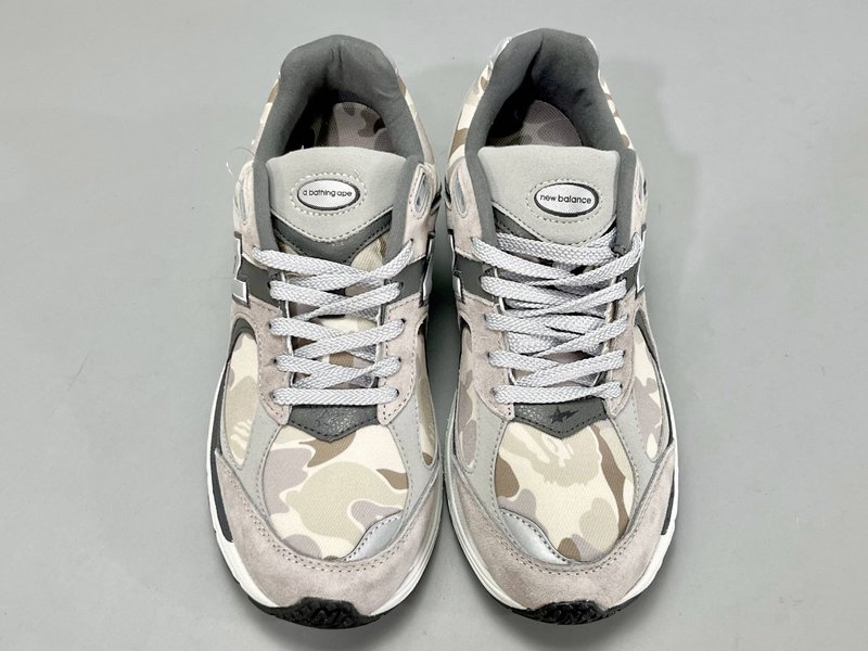 뉴발란스 BAPE 콜라보 레트로 러닝화 001-279724