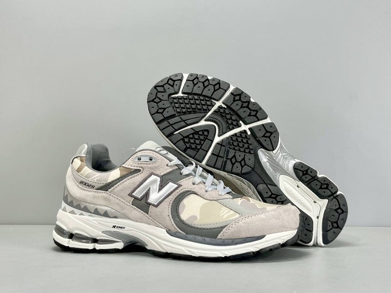 뉴발란스 BAPE 콜라보 레트로 러닝화 001-279724