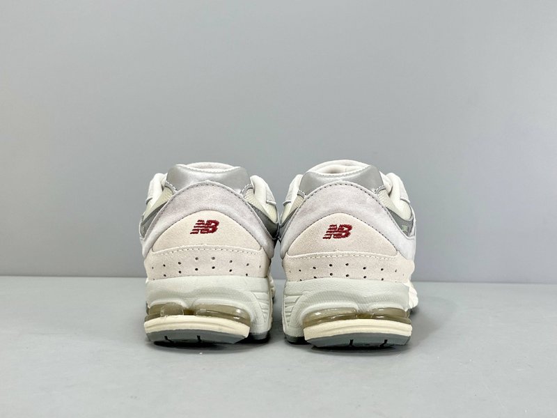 뉴발란스 NB2002R 레트로 러닝화 001-279727