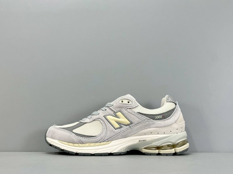 뉴발란스 NB2002R 레트로 러닝화 001-279727