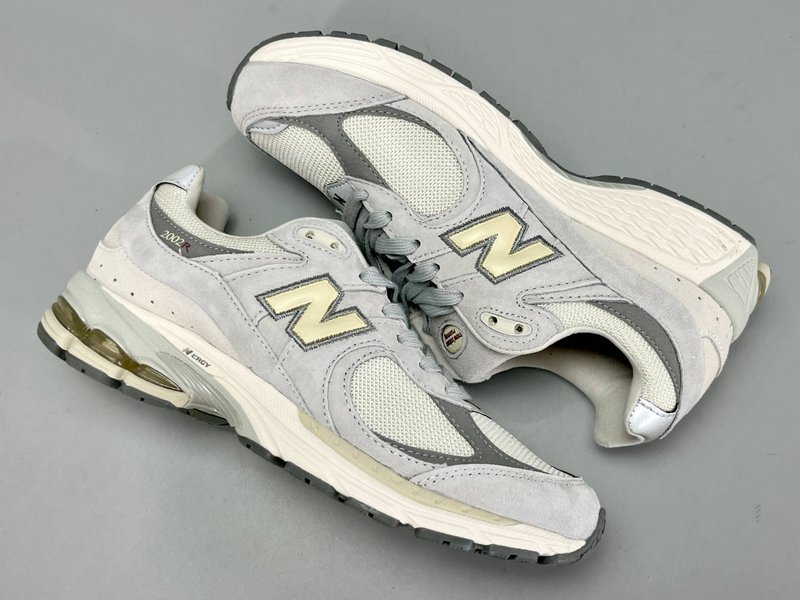 뉴발란스 NB2002R 레트로 러닝화 001-279727