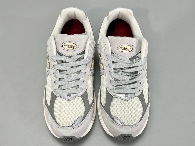 뉴발란스 NB2002R 레트로 러닝화 001-279727