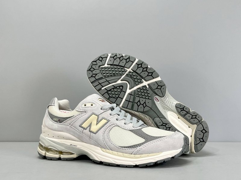 뉴발란스 NB2002R 레트로 러닝화 001-279727