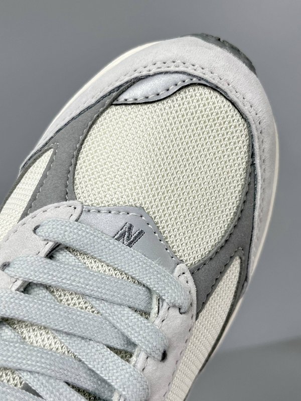 뉴발란스 NB2002R 레트로 러닝화 001-279727