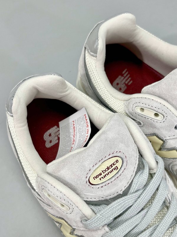 뉴발란스 NB2002R 레트로 러닝화 001-279727