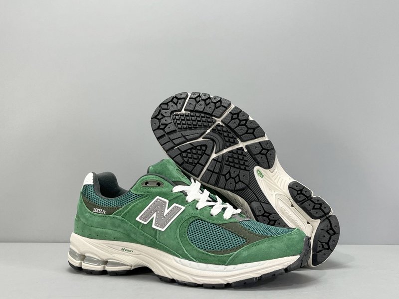 뉴발란스 NB2002R 레트로 캐주얼 로우탑 러닝화 001-279735