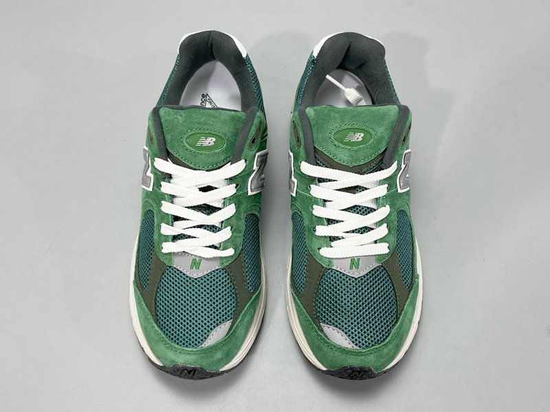 뉴발란스 NB2002R 레트로 캐주얼 로우탑 러닝화 001-279735