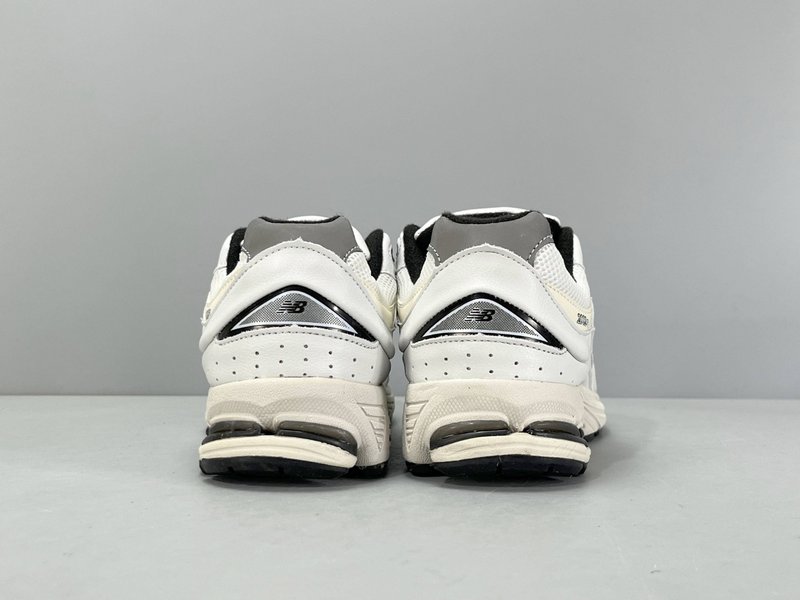 뉴발란스 2002R 레트로 로우탑 러닝화 001-279741