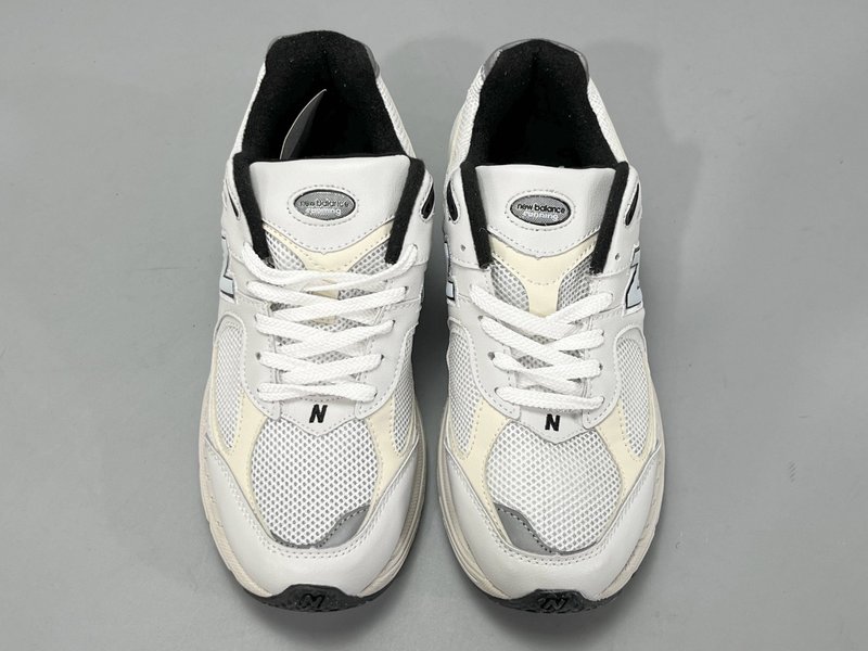 뉴발란스 2002R 레트로 로우탑 러닝화 001-279741