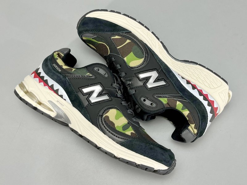 뉴발란스 BAPE 콜라보 레트로 로우탑 러닝화 001-279742
