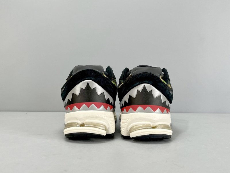 뉴발란스 BAPE 콜라보 레트로 로우탑 러닝화 001-279742