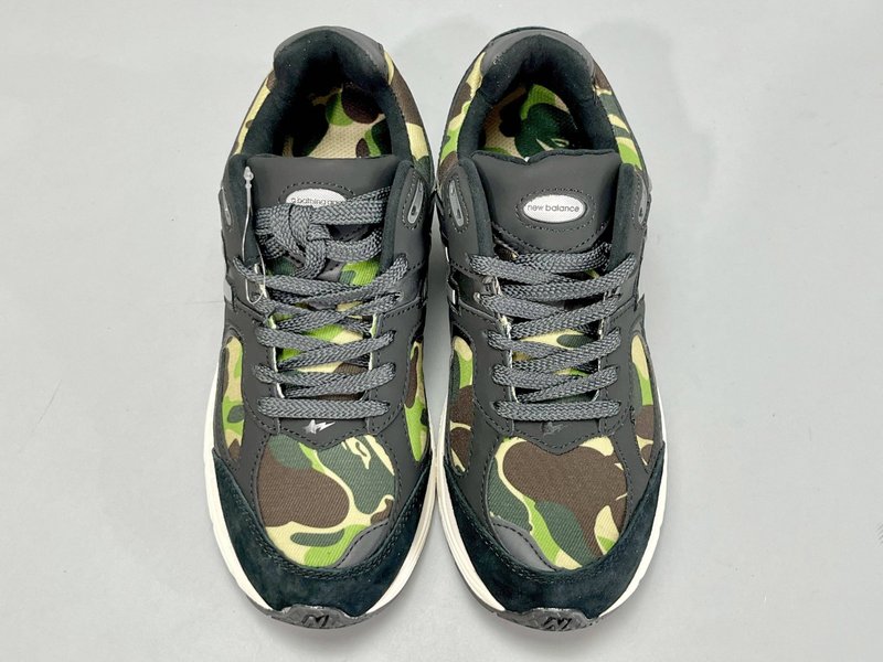 뉴발란스 BAPE 콜라보 레트로 로우탑 러닝화 001-279742