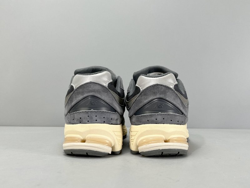 New Balance NB2002R 레트로 로우탑 러닝 001-279745