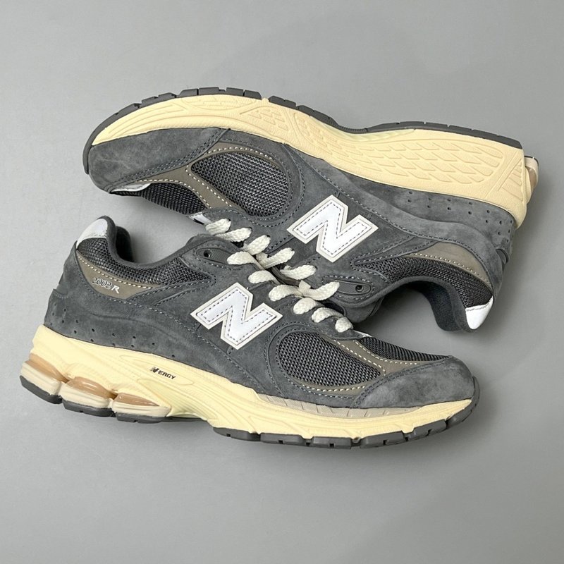 뉴발란스 NB 레트로 로우탑 러닝화 001-279748