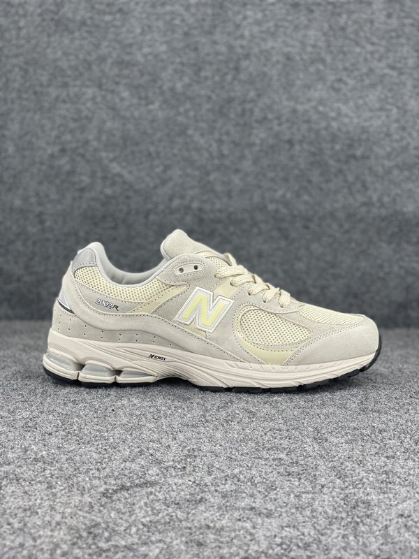 뉴발란스 2002R 크림 화이트 001-279753