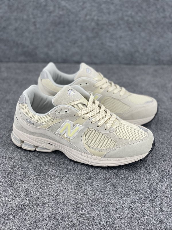 뉴발란스 2002R 크림 화이트 001-279753