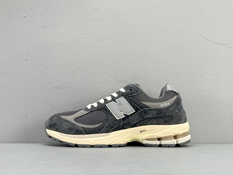 뉴발란스 NB2002R 레트로 러닝화 001-279763