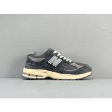 뉴발란스 NB2002R 레트로 러닝화 001-279763
