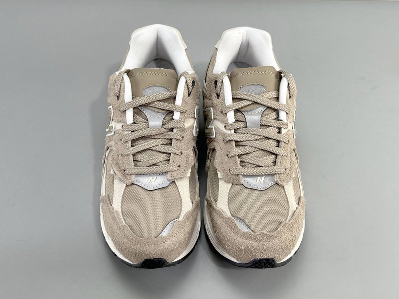 뉴발란스 NB2002R 해체 런닝화 001-279770