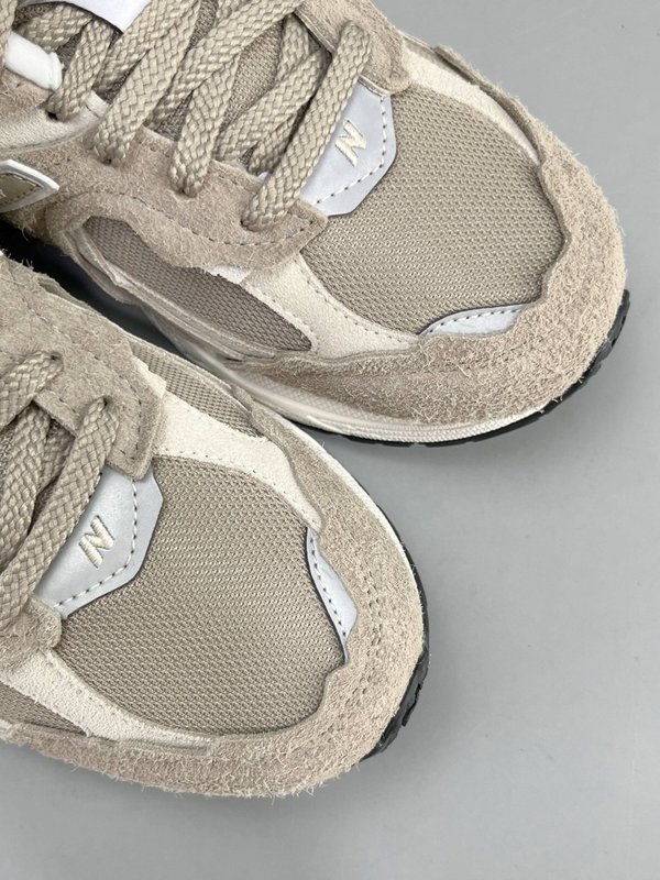 뉴발란스 NB2002R 해체 런닝화 001-279770