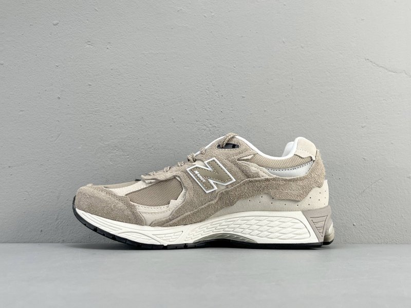 뉴발란스 NB2002R 해체 런닝화 001-279770